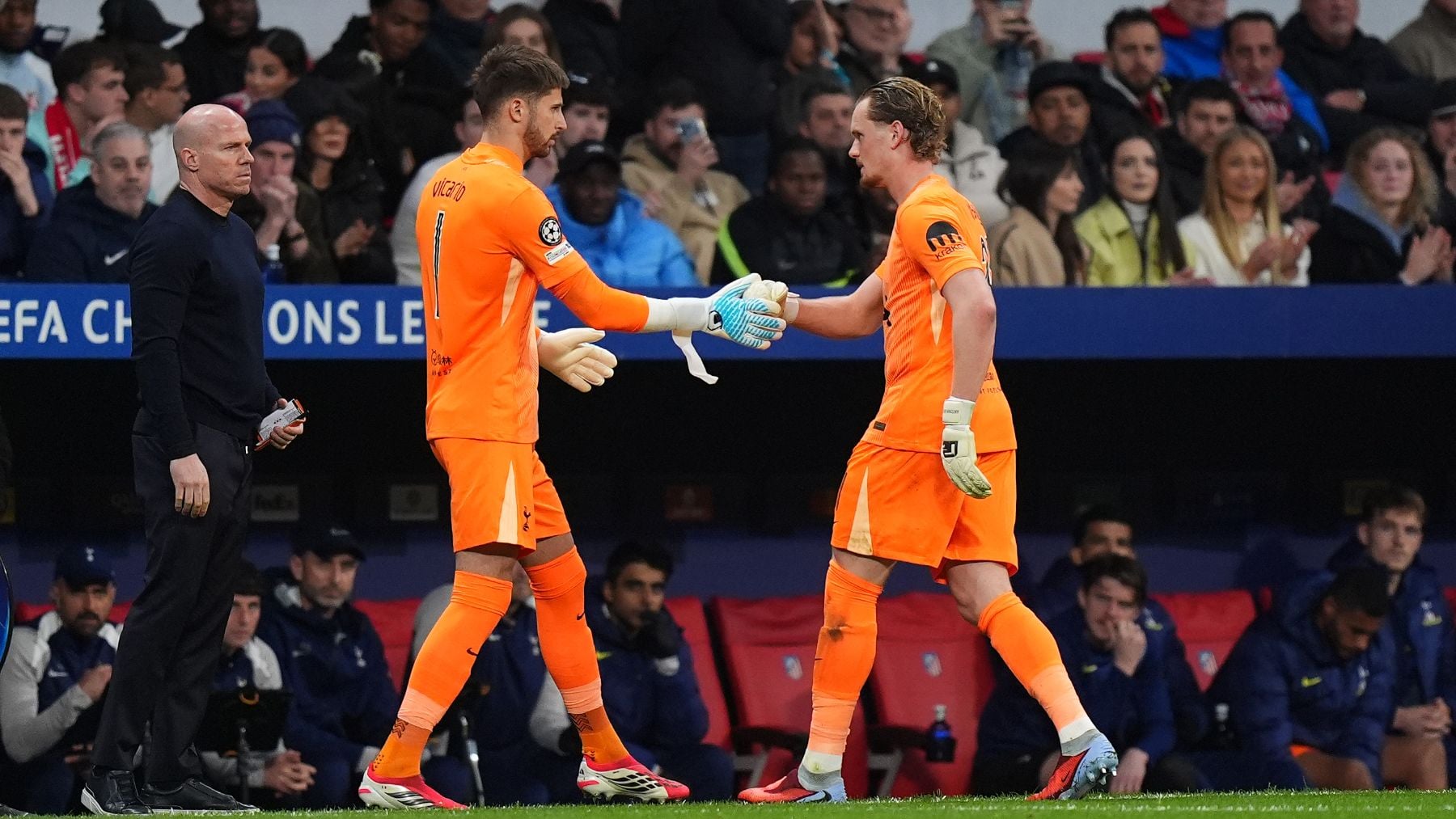 Lo nunca visto en la Champions: ¡el Tottenham cambia a su portero en el minuto 16 tras regalarle dos goles al Atlético!