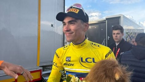 Juan Ayuso, vestido de líder en la París-Niza. (Lidl-Trek)