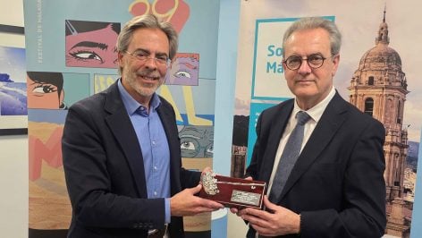 Juan Antonio Vigar, director del Festival de Málaga; y Tomás Urda, director gerente del Hospital Quirónsalud Málaga.