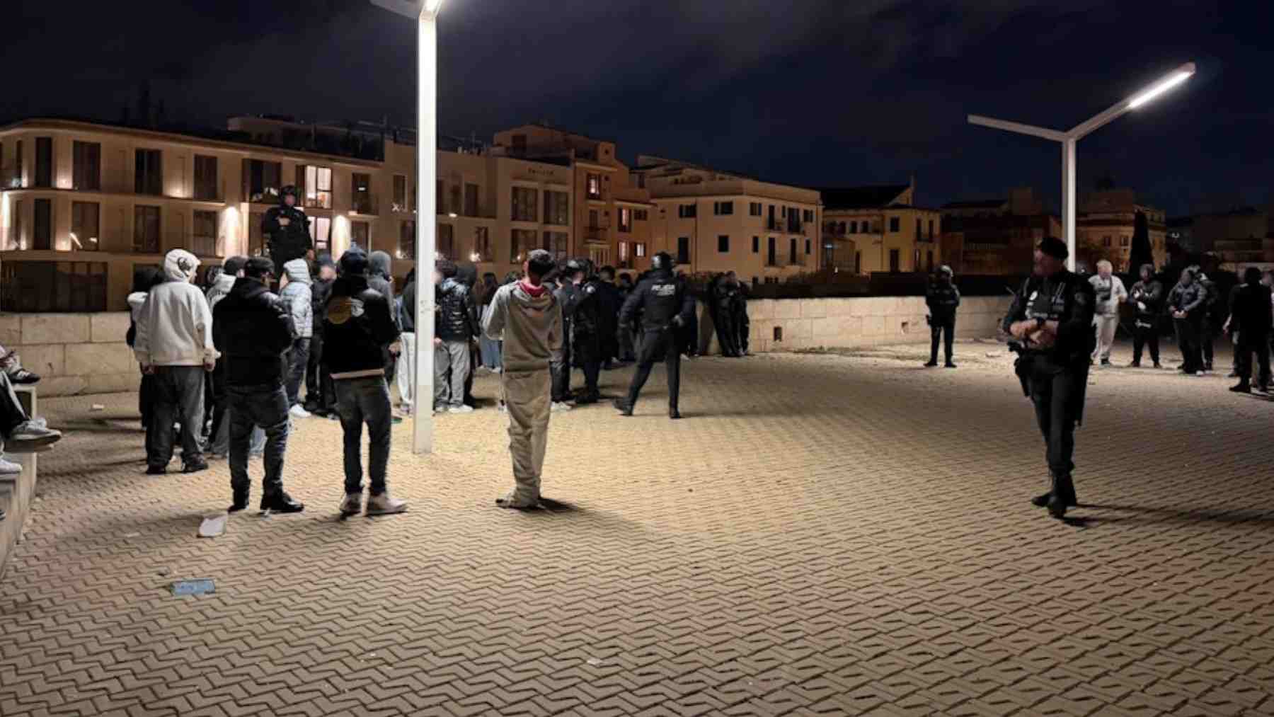 Botellón masivo en el protegido Baluard del Príncep de Palma con 50 menores identificados por la Policía
