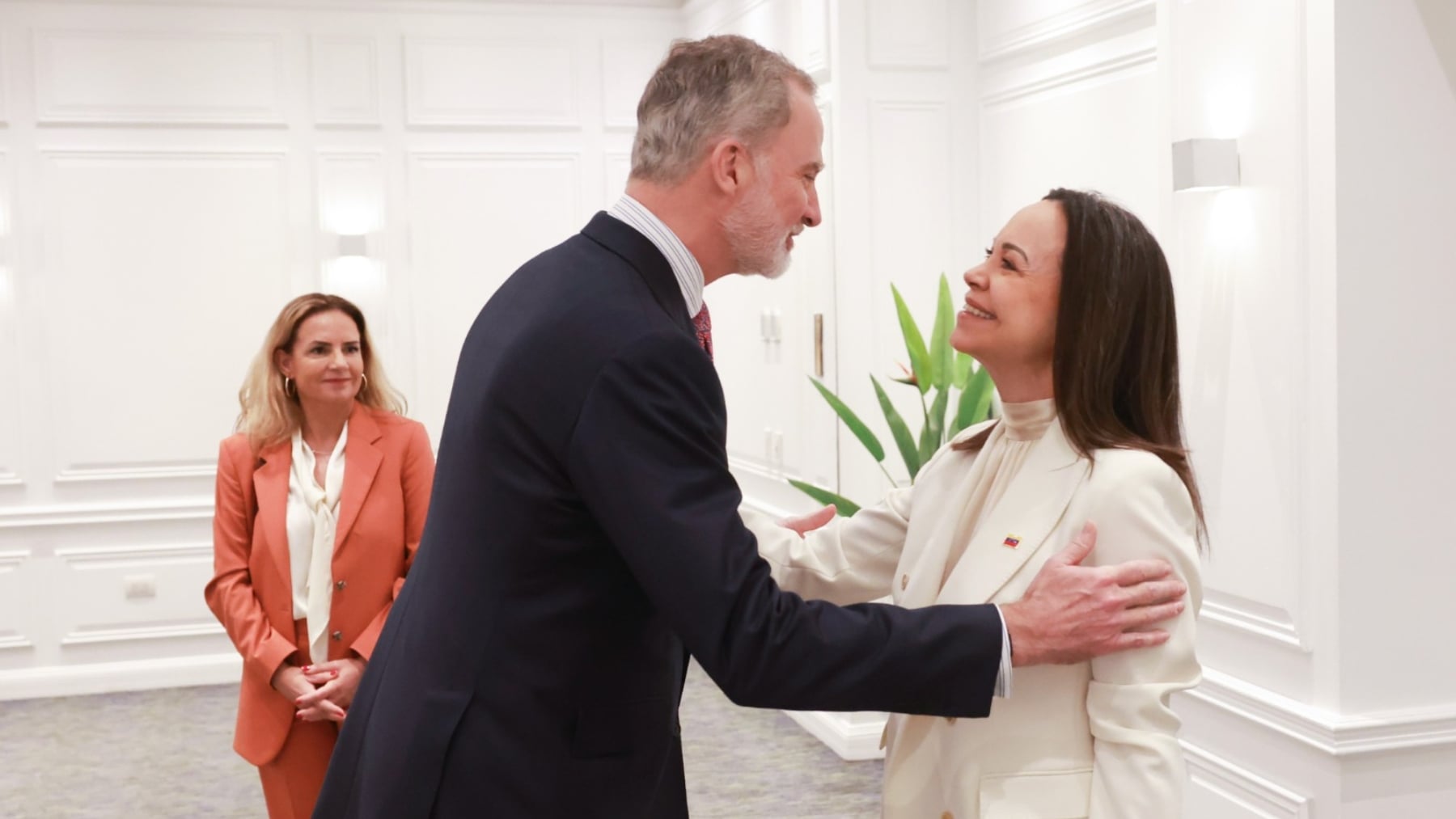 Felipe VI y María Corina Machado mantienen un encuentro en Chile durante la investidura de Kast