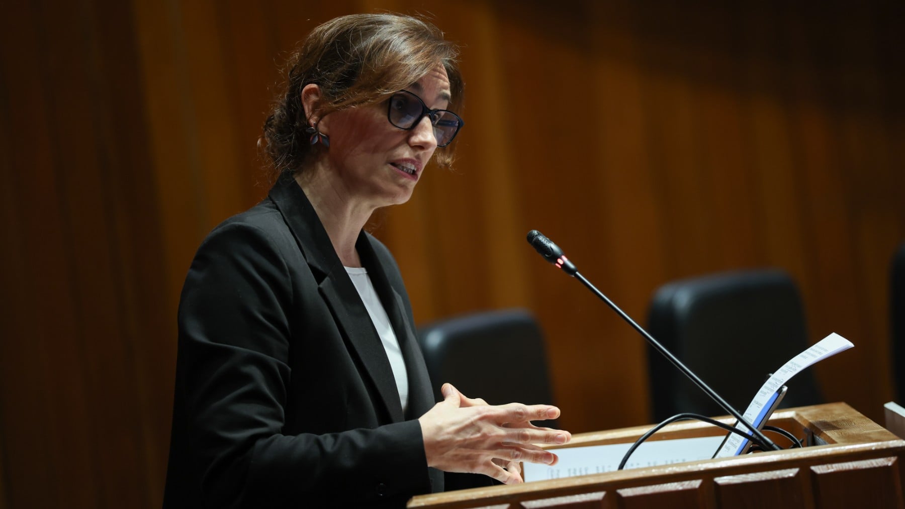 Los médicos estallan contra Mónica García: Nos llama secuestradores por ir a la huelga