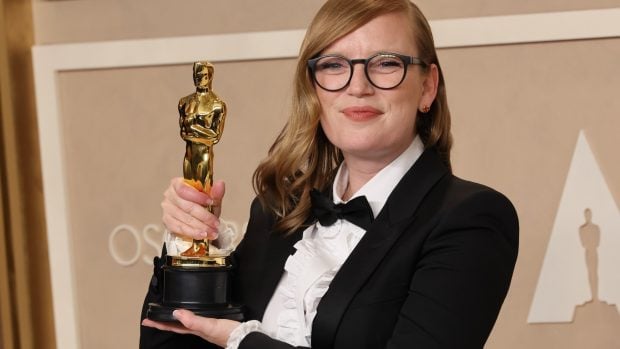 Billie Eilish campana cristal