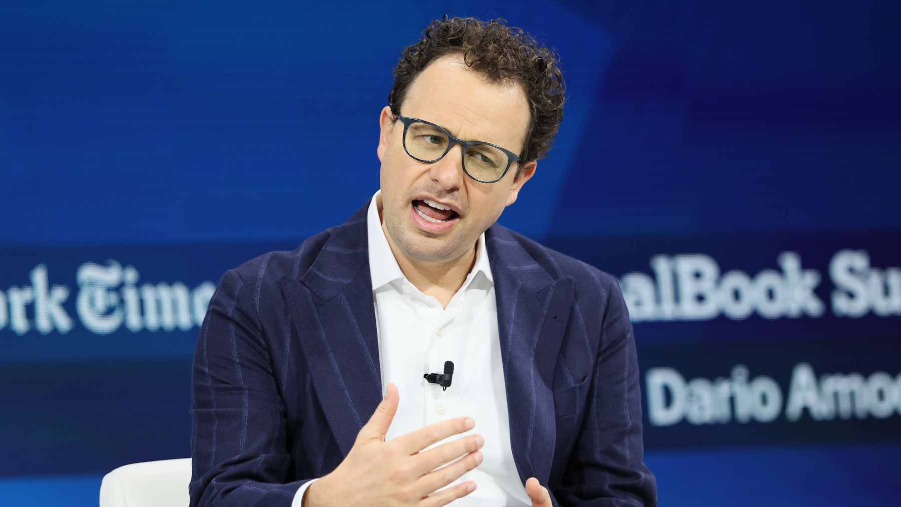 El CEO de Anthropic pide bajar el ritmo de desarrollo de la IA y avisa que se puede perder el control