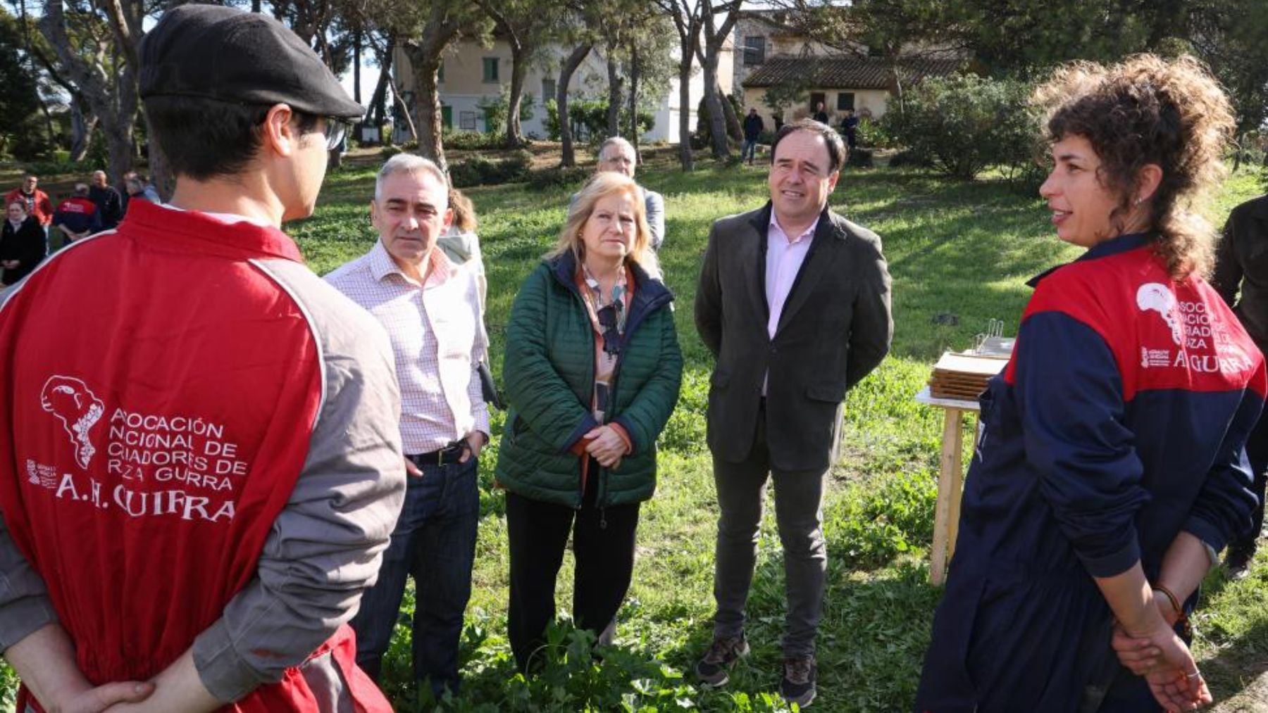 Llorca sigue eliminado impuestos: ahora fulmina el de Transmisiones para la ganadería extensiva