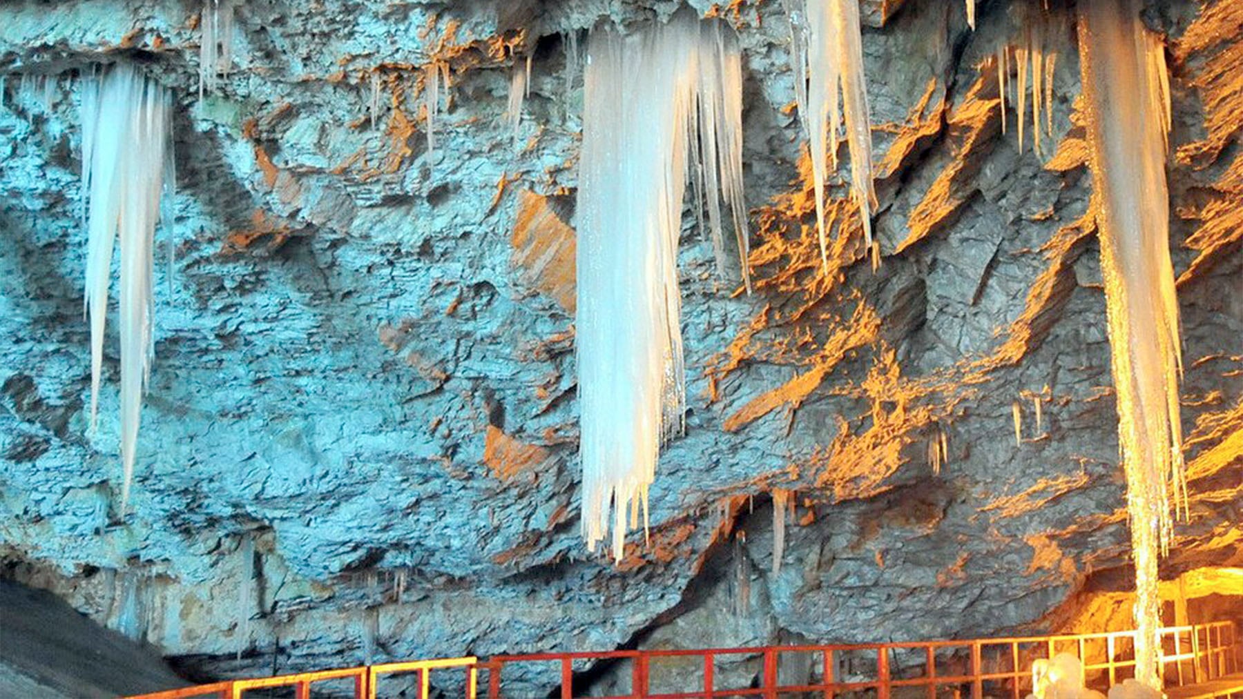 Inquietante hallazgo en Rumanía: encuentran una bacteria de hace 5000 años inmune a los antibióticos modernos