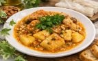 Mejor guiso de Cuaresma, potaje de Cuaresma, guisos de Cuaresma sin carne, potajes vegetarianos para comer en Cuaresma, Guiso de patatas con bacalao, almendras y piñones