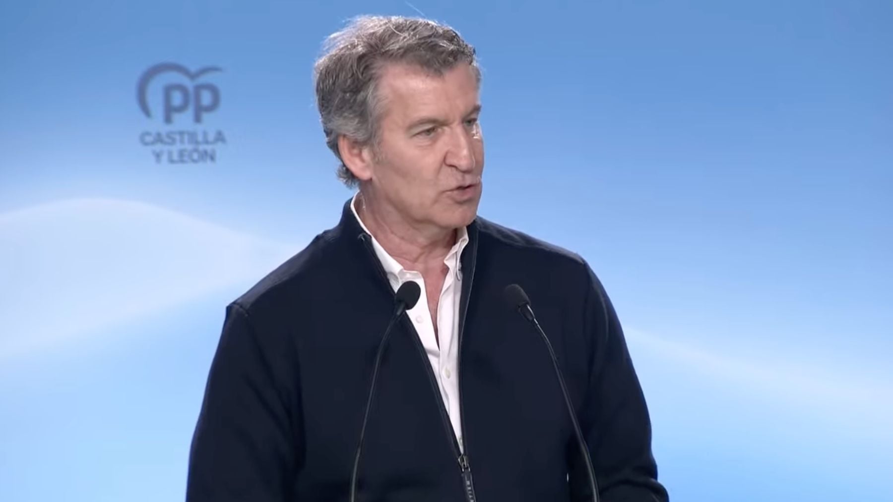 Feijóo se encara con Abascal: No vale darse en el pecho por España y unirse a Sánchez para bloquear