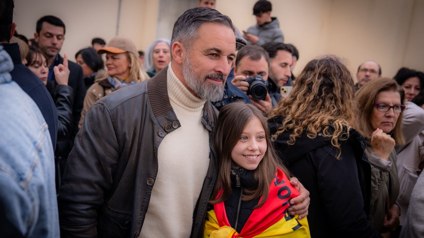 Abascal ante la masiva presencia de jóvenes en su mitin: Muchos me piden socorro por sus padres