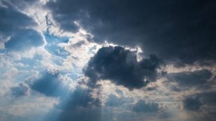 Refrán l cierzo en Aragón, barre las nubes hasta un rincón, refranes de el cierzo en aragón, refranes más famosos de España sobre el clima, refrán primaveral aragonés, expresiones que solo son famosas en Aragón.