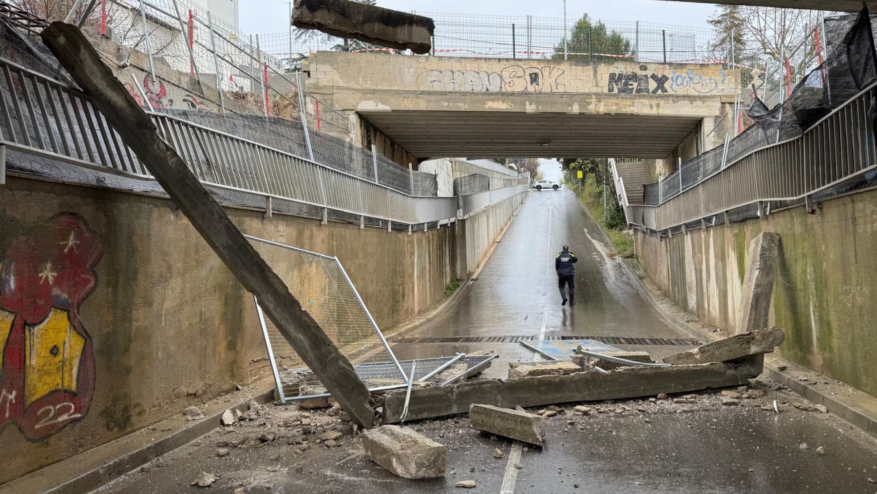 Se derrumba un puente de Rodalies en La Garriga (Barcelona) en el que ADIF estaba haciendo obras