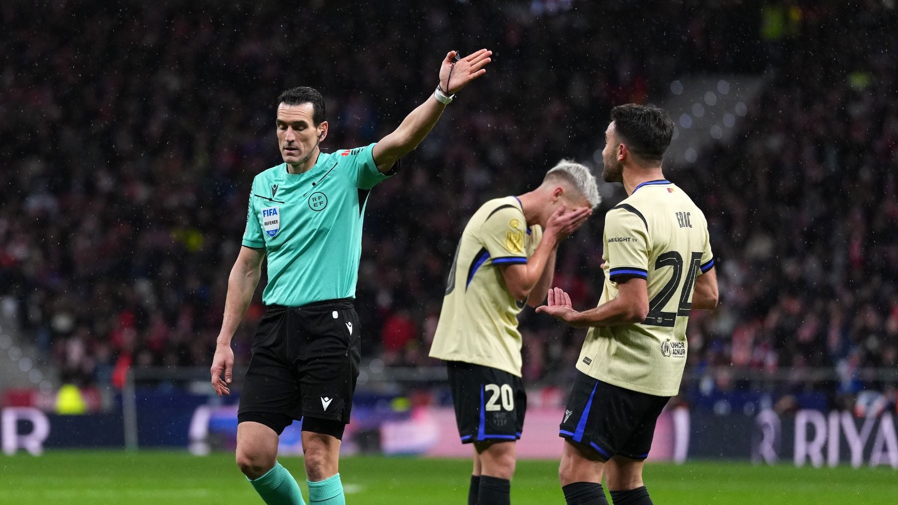 Martínez Munuera, el árbitro del 4-0 en el Metropolitano, pitará el Barcelona-Sevilla
