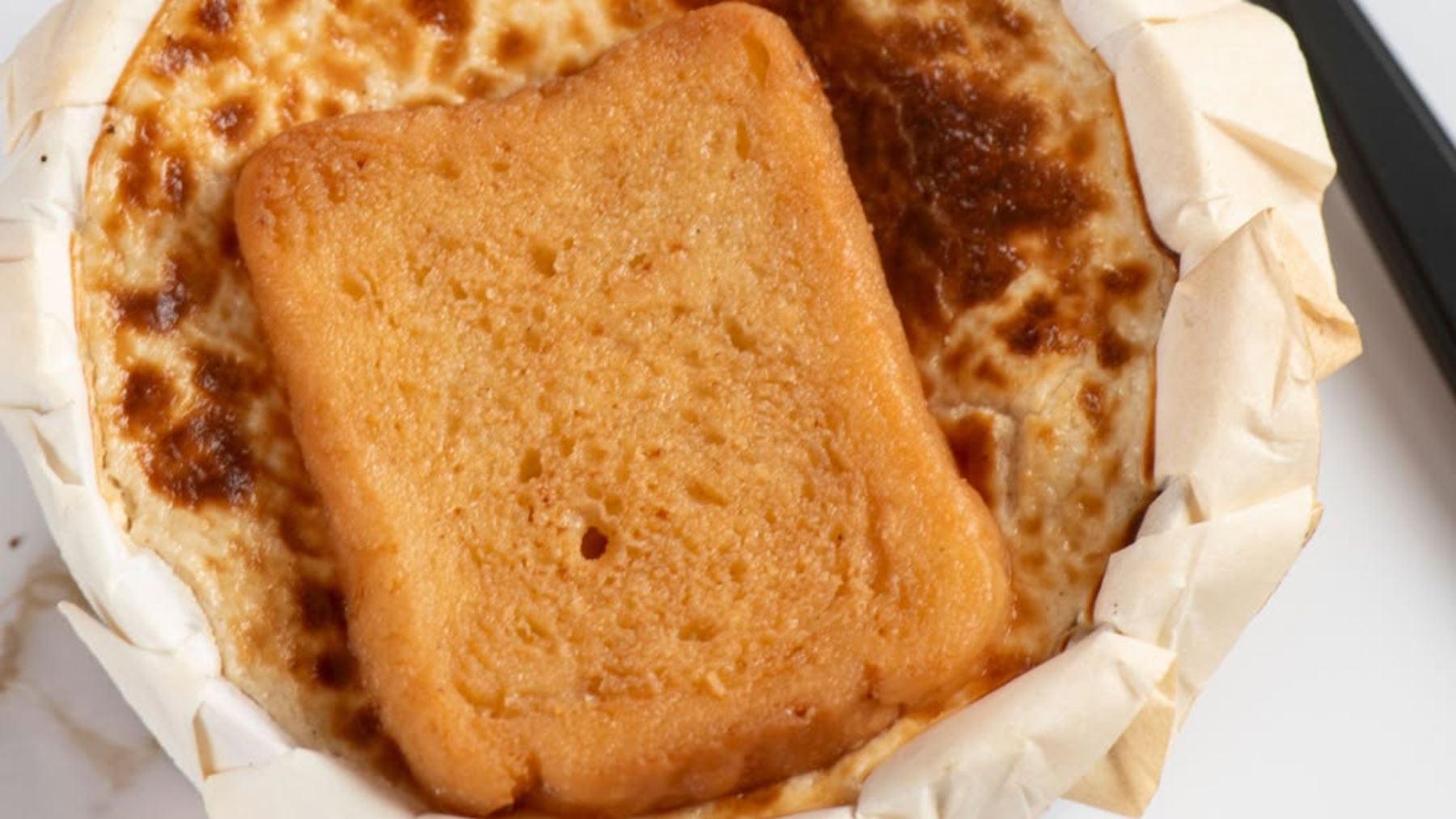 Tarta de queso y torrijas: el original dulce que hacen en este obrador de Sevilla y se agota en horas