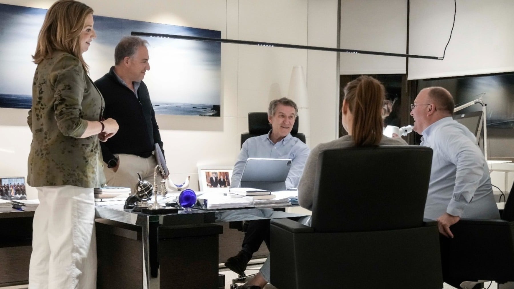 Feijóo analiza en Génova la victoria en Castilla y León. (Foto: Europa Press)