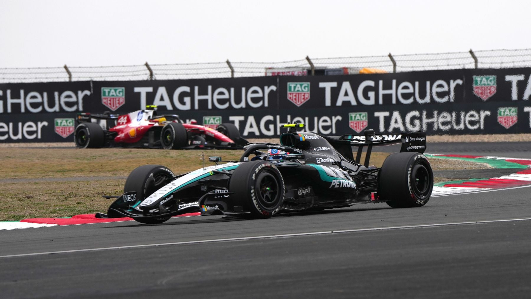 Antonelli se pasea en su primera victoria con Sainz noveno, abandono de Alonso y guerra civil en Ferrari