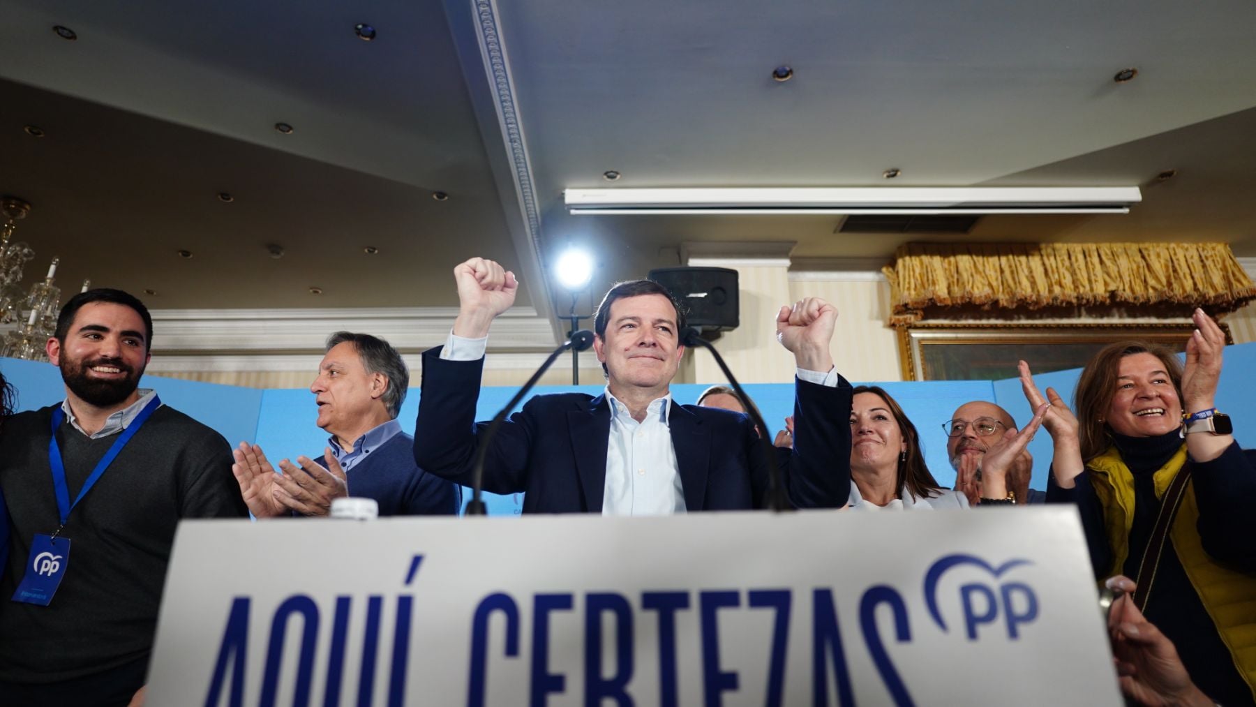 Mañueco gana con 2 escaños más, el PSOE toma oxígeno con el