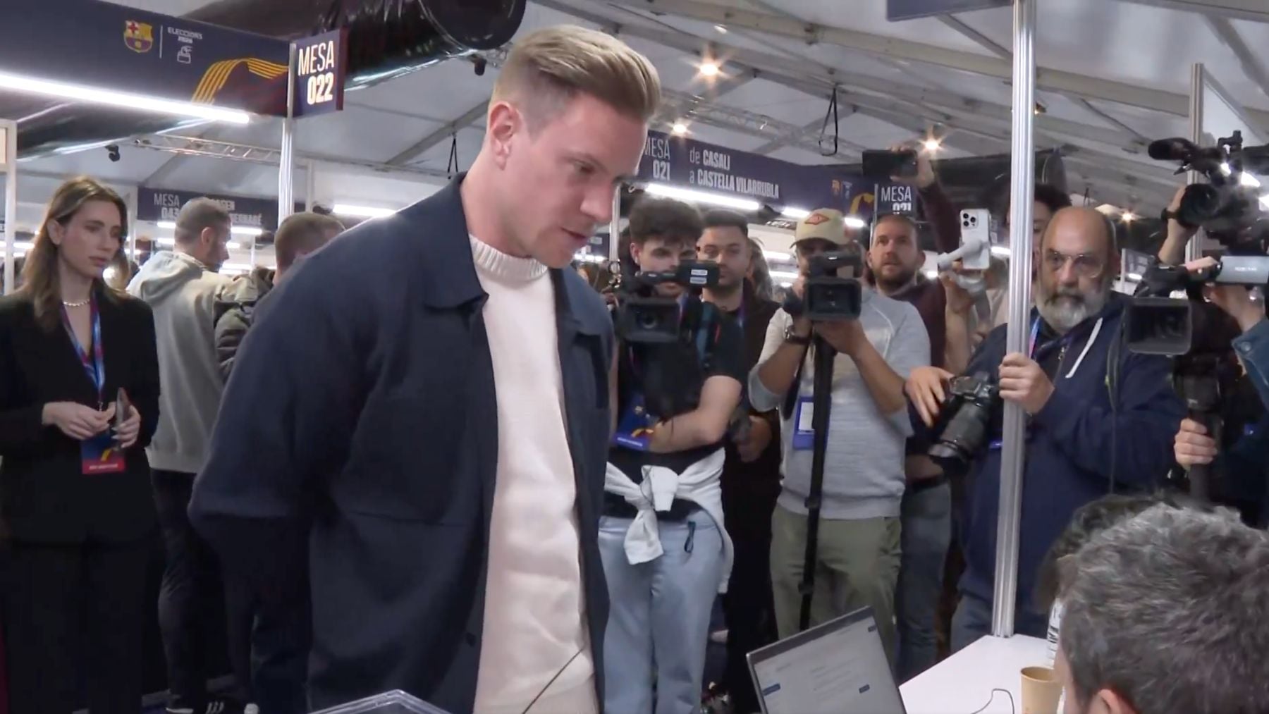 Chapuza electoral del Barcelona: Ter Stegen se marcha sin votar porque su nombre no estaba en el censo