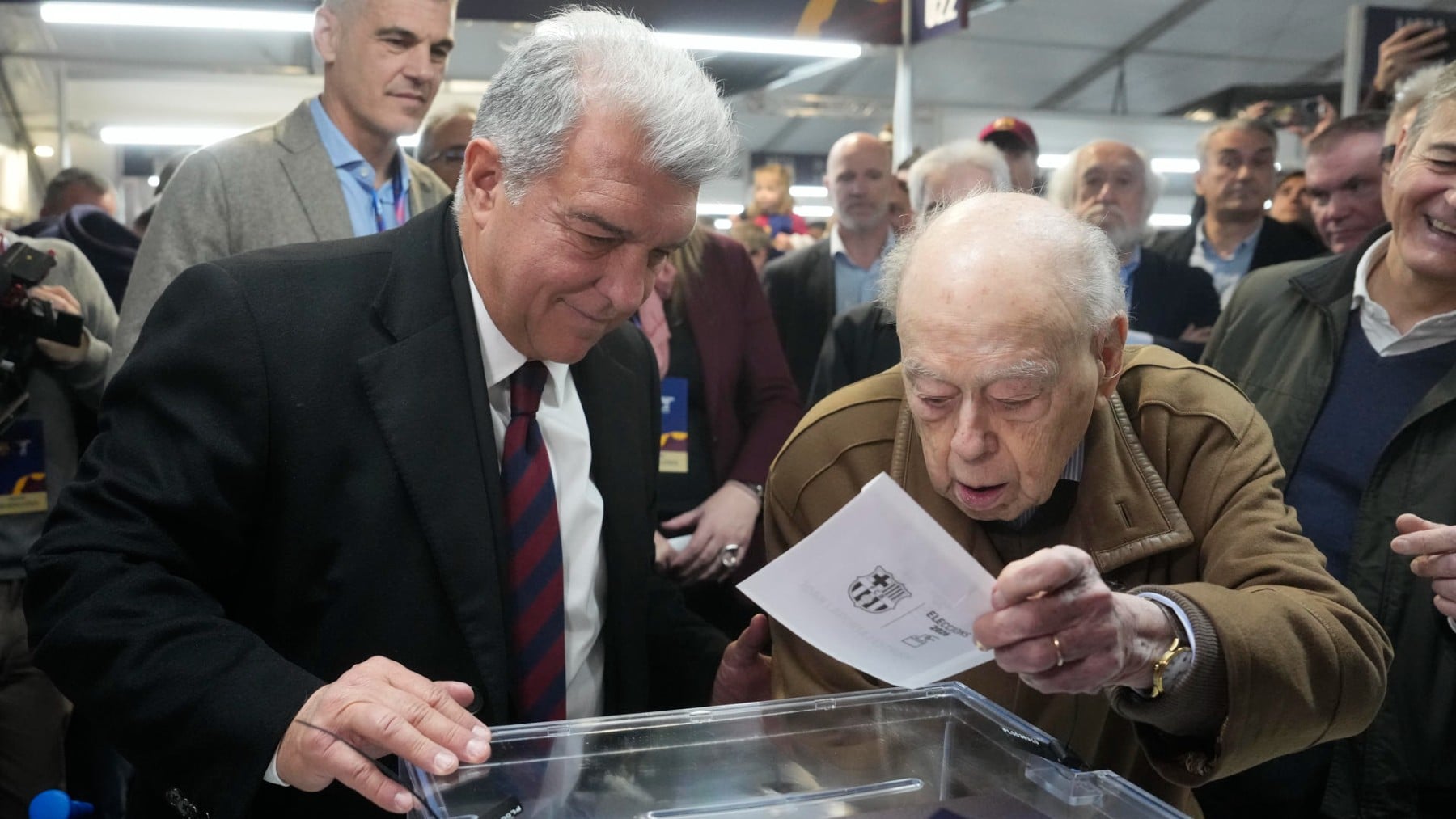 Jordi Pujol reaparece en las elecciones del Barça para votar a favor de Laporta