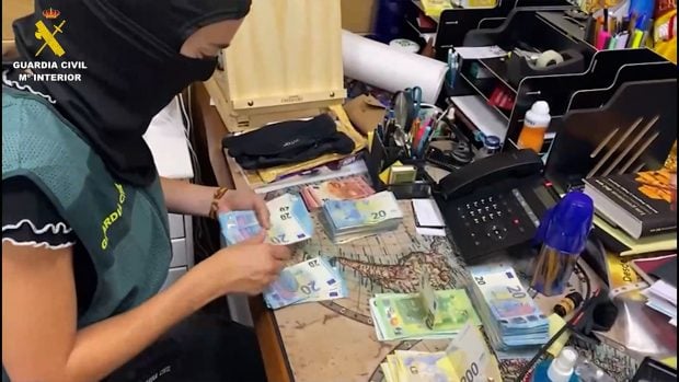 estafa, capellanes, billetes, detenidos, sucesos, Guardia Civil