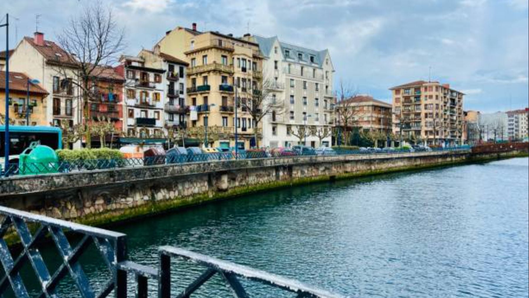 Parece Mánchester pero está en el País Vasco y es el pueblo Medieval favorito para ir en Semana Santa: con una reserva natural y mirador para disfrutar de panorámicas