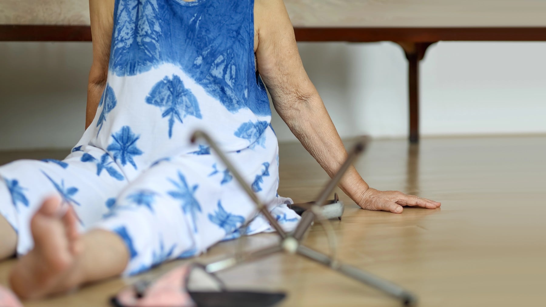 Tras una rotura de cadera en personas mayores: ¿reposo en cama o movilización en silla?