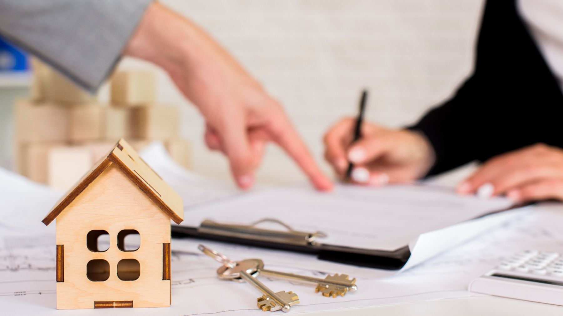 La Ley de Propiedad Horizontal lo avala: pueden prohibirte usar tu casa durante tres años por estas actividades