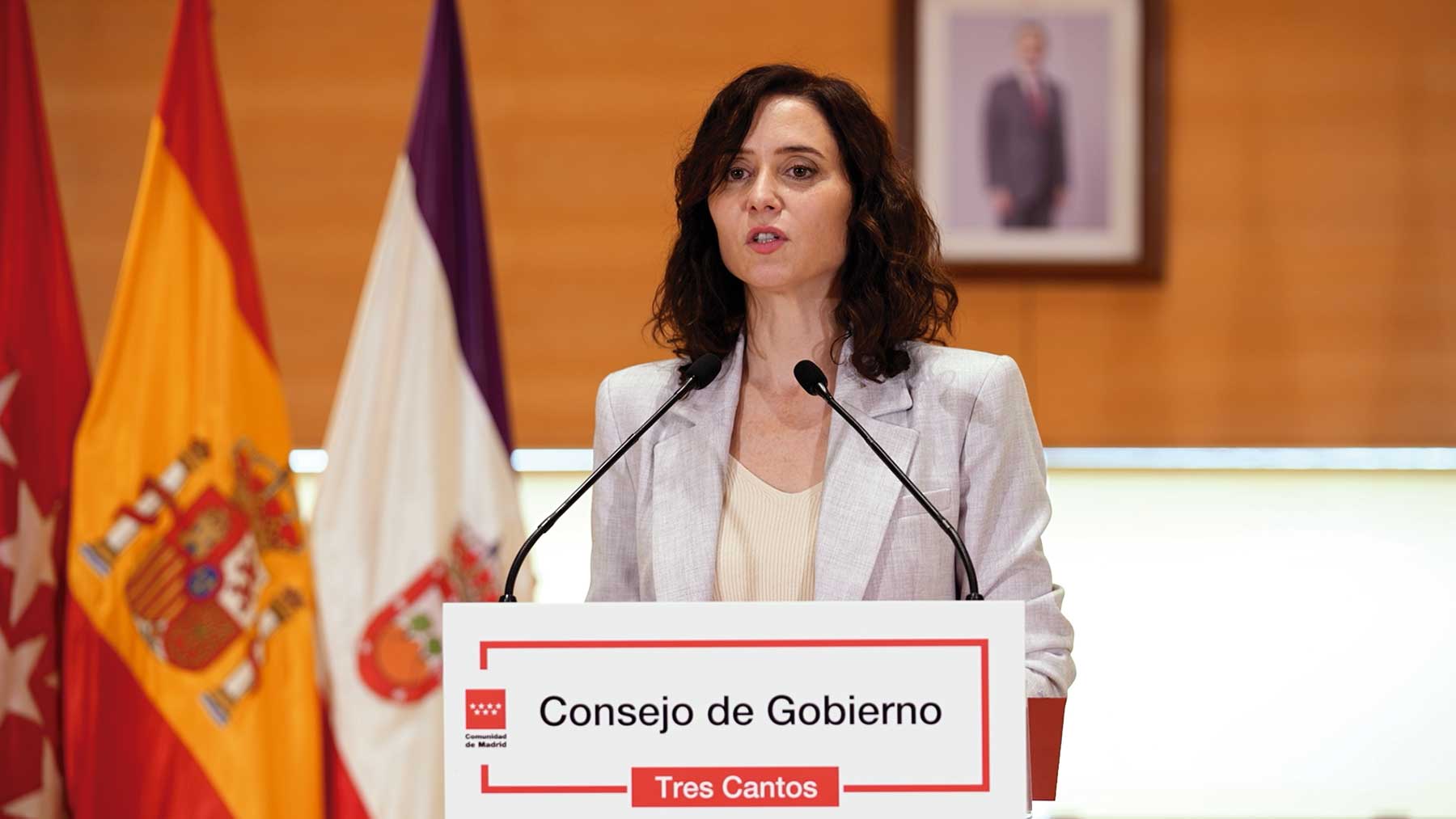 Ayuso alerta que la regularización y los nacionalizados del exilio alterarán el reparto de 10 escaños en Madrid