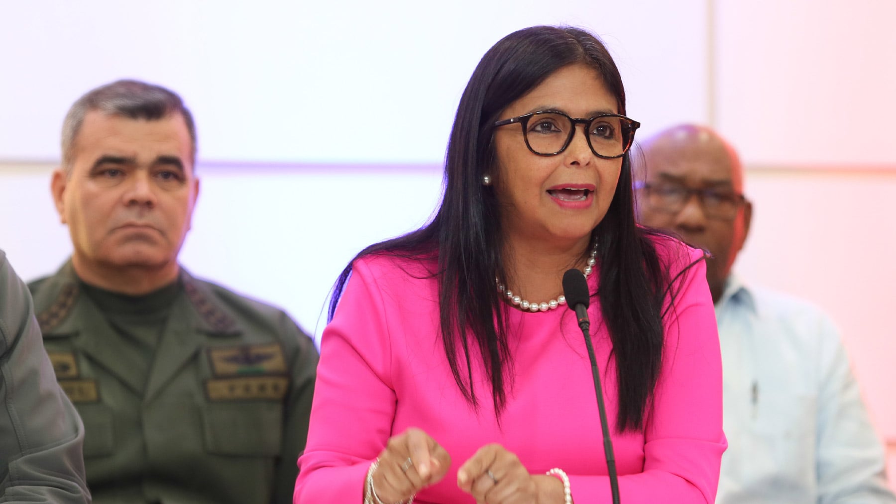 Delcy fulmina a Vladimir Padrino, que concentró un poder sin precedentes al controlar el ejército chavista
