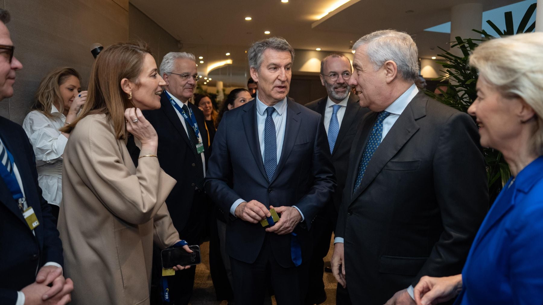 Feijóo alerta en Bruselas de la regularización masiva de Sánchez: Europa tiene que decir quién entra y cómo