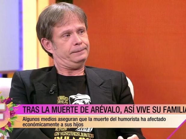 Paquito, hijo de Paco Ar&eacute;valo, en el plat&oacute; de Fiesta (Mediaset).