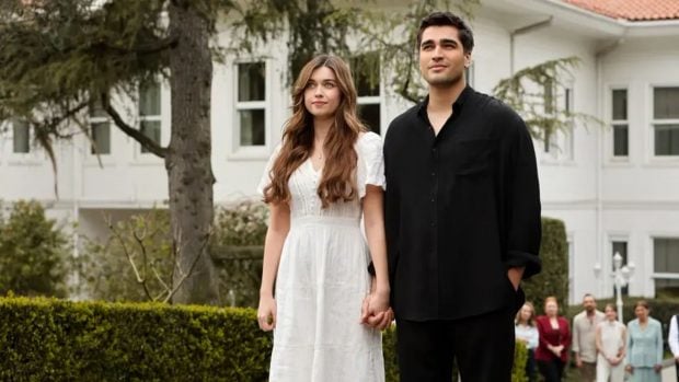 Los protagonistas de Una nueva vida en la villa. (Atresmedia)