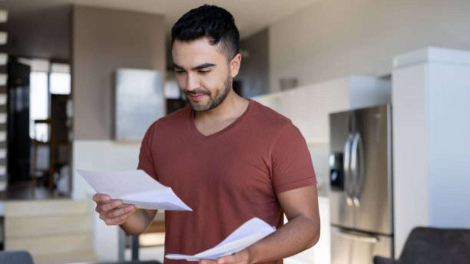 Así es cómo puedes cobrar el IMV si estás viviendo con tus padres: los requisitos que debes cumplir