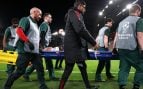 Noa Lang, retirado en camilla durante el Liverpool-Galatasaray de Champions