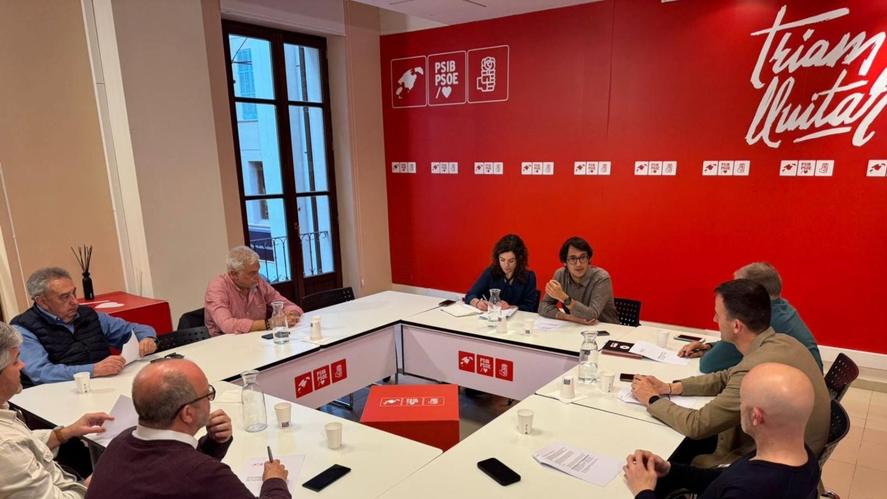 Lo ha vuelto a hacer: Rosario Sánchez cierra su despacho en el ministerio y aparece en la sede del PSOE en Palma