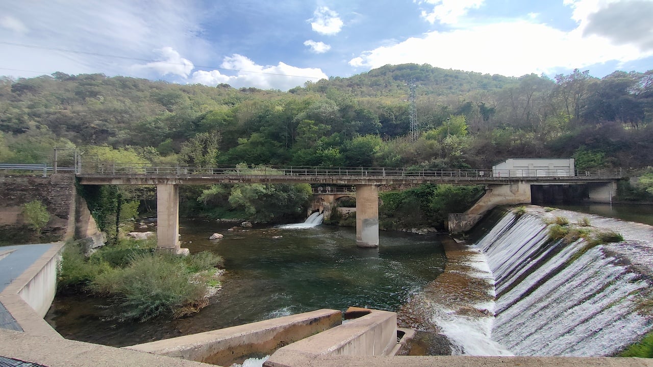Presa de La Retorna en el río Najerilla, dentro de la demarcación hidrográfica del Ebro en la provincia de La Rioja.