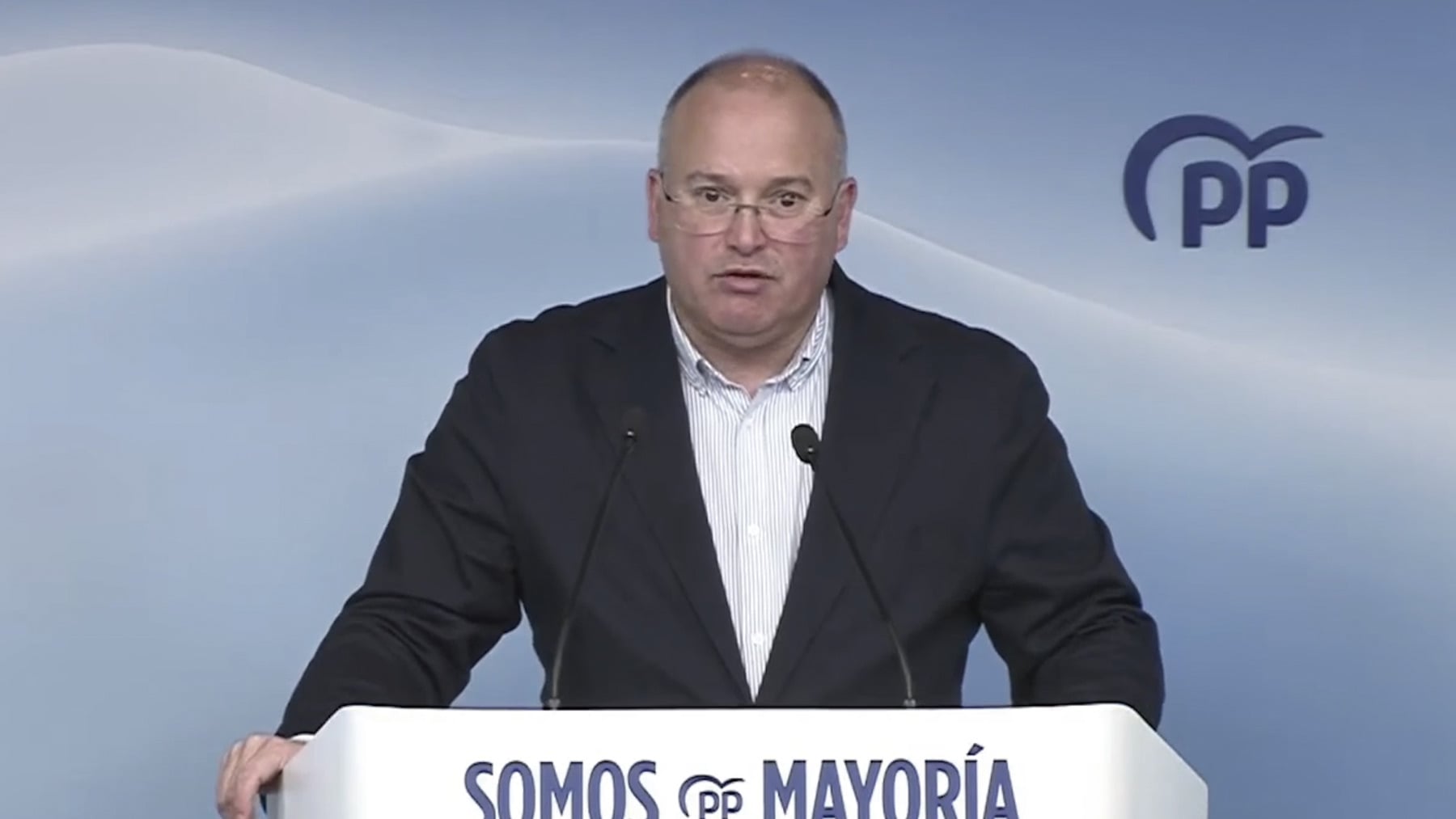 Tellado se mofa de la bronca en el Gobierno: Sánchez debe acuñar el