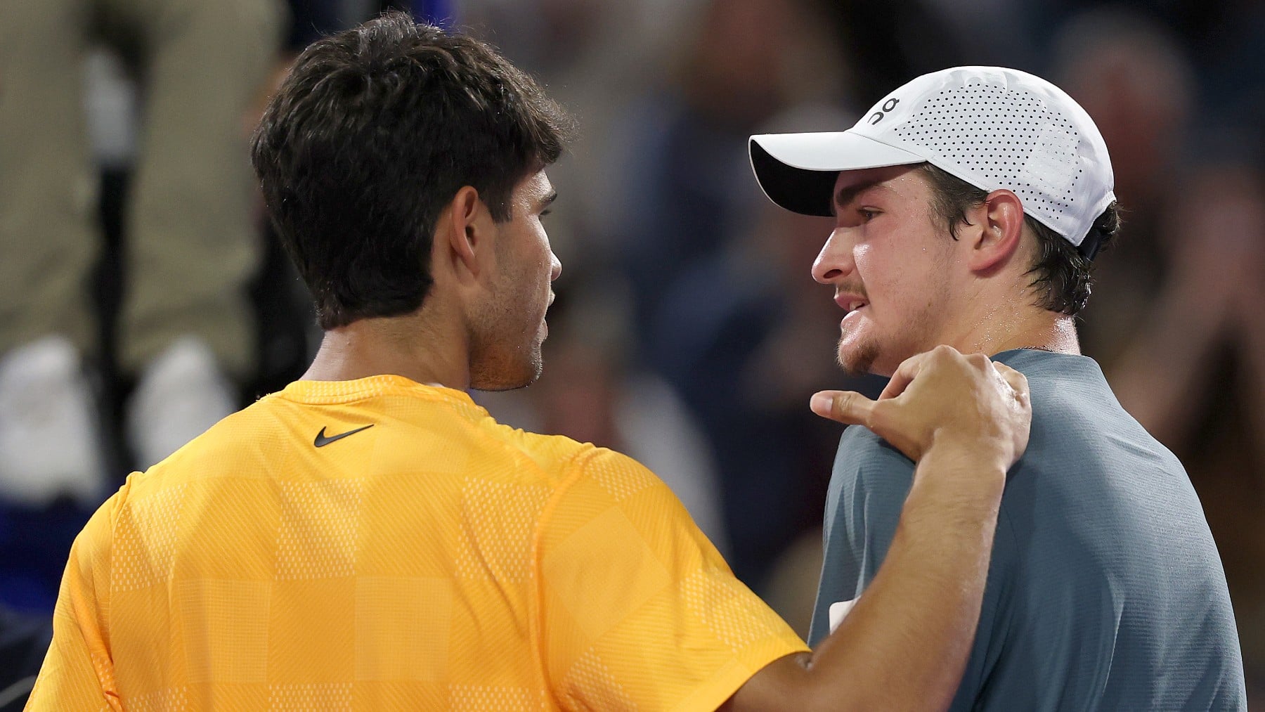 Alcaraz y Fonseca se saludan tras el partido. (Getty)