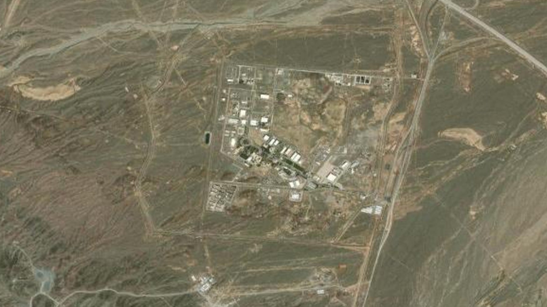 Golpe al corazón nuclear de Irán: EEUU ataca la planta de Natanz y Jerusalén destruye fábricas de misiles