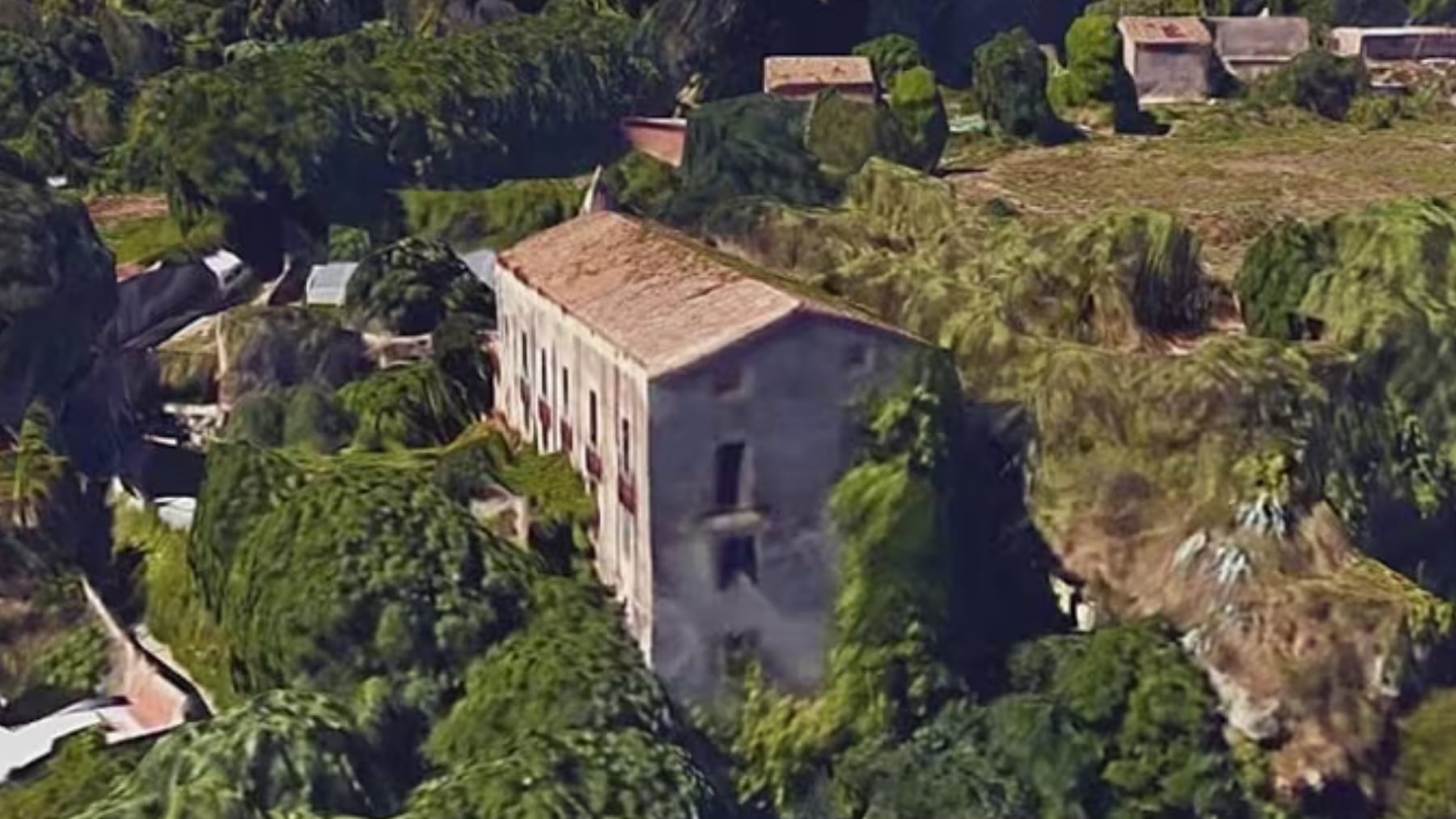 Dos jóvenes heridos tras derrumbarse sobre ellos un hospital abandonado en Esparraguera (Barcelona)