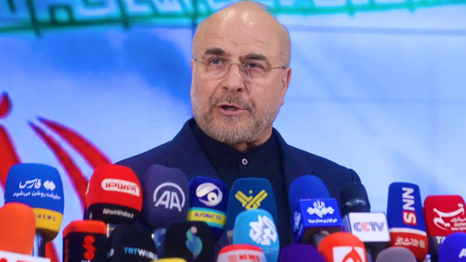 Los ayatolás de la tianía de Irán prometen hacer disparar el precio del petróleo