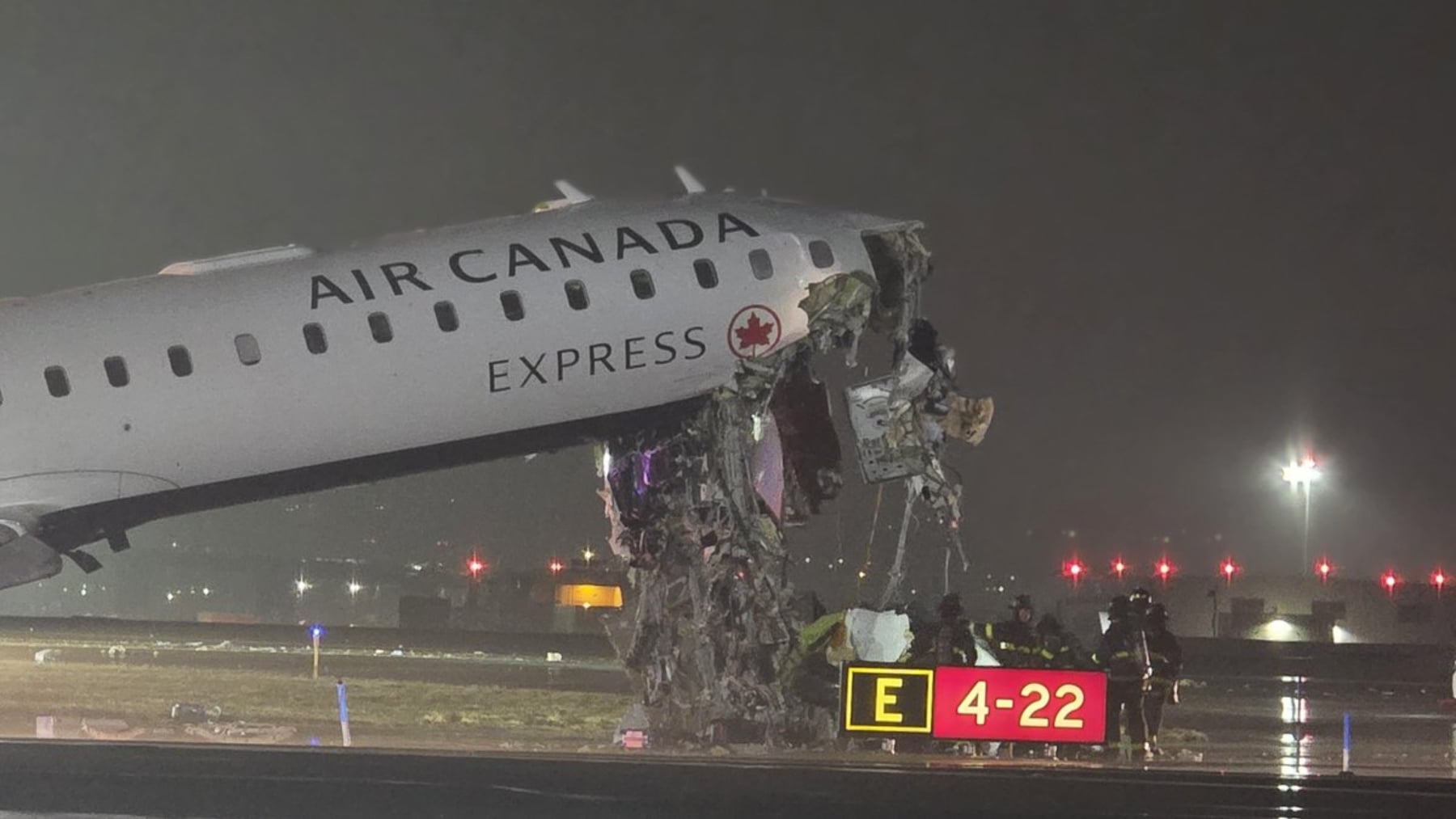 Dos muertos tras chocar un avión de Air Canada en el aeropuerto de LaGuardia