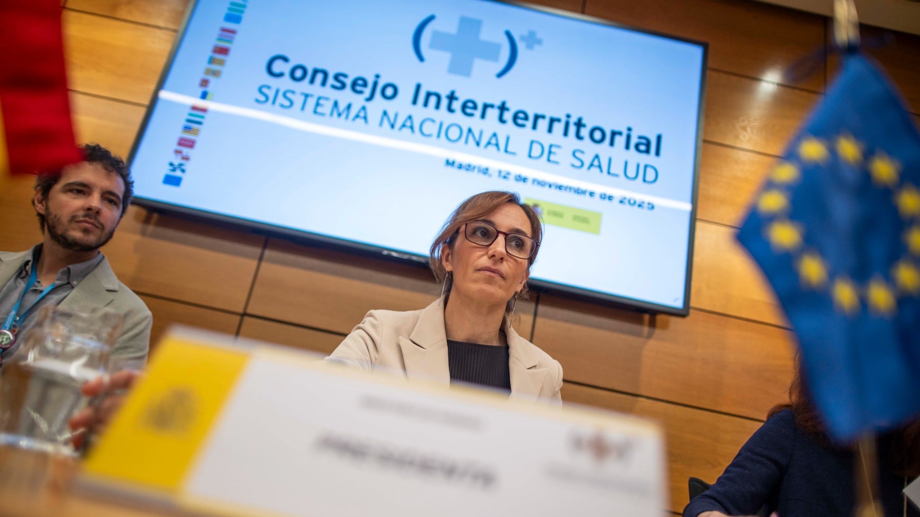 Mónica García convoca a la desesperada las CCAA antes que a los médicos para abordar la huelga