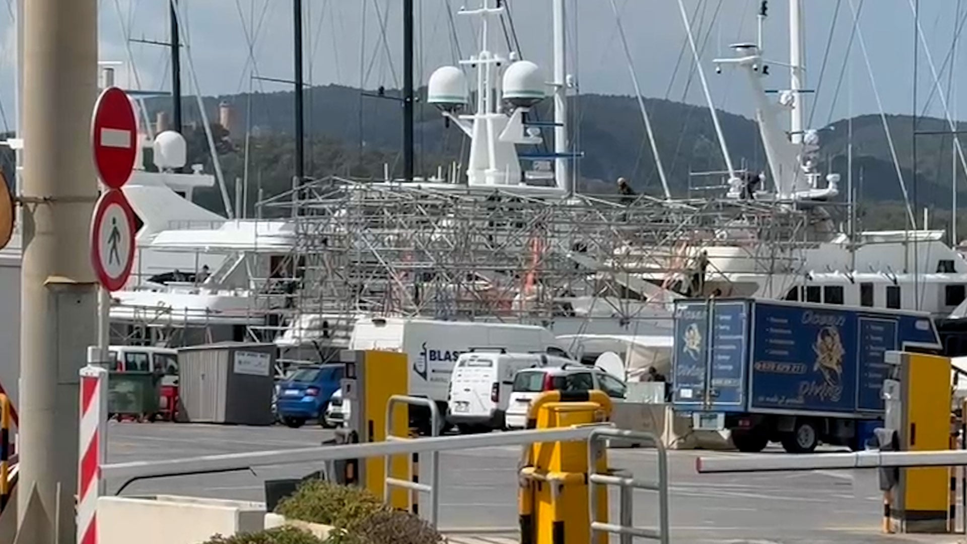 Dos trabajadores heridos graves tras la explosión de un yate en el puerto de Palma