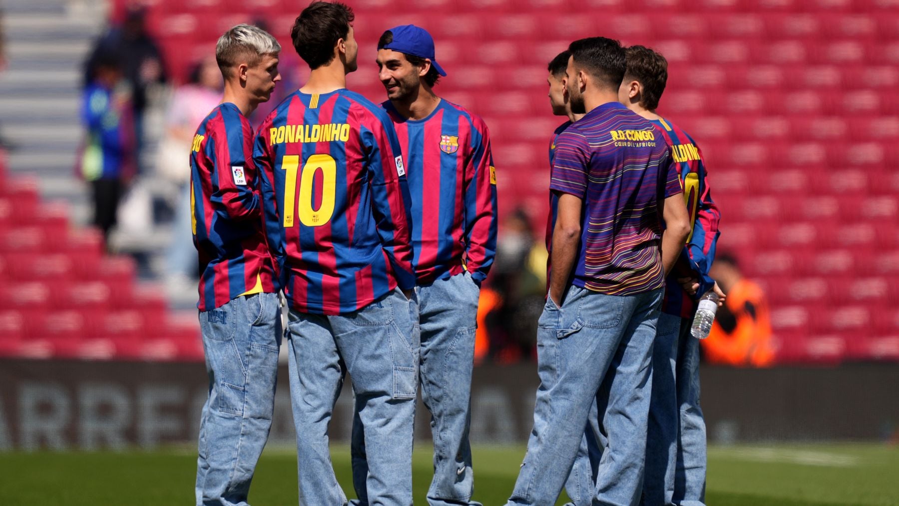El Barcelona se saca de la manga otra palanca con la camiseta retro de Ronaldinho