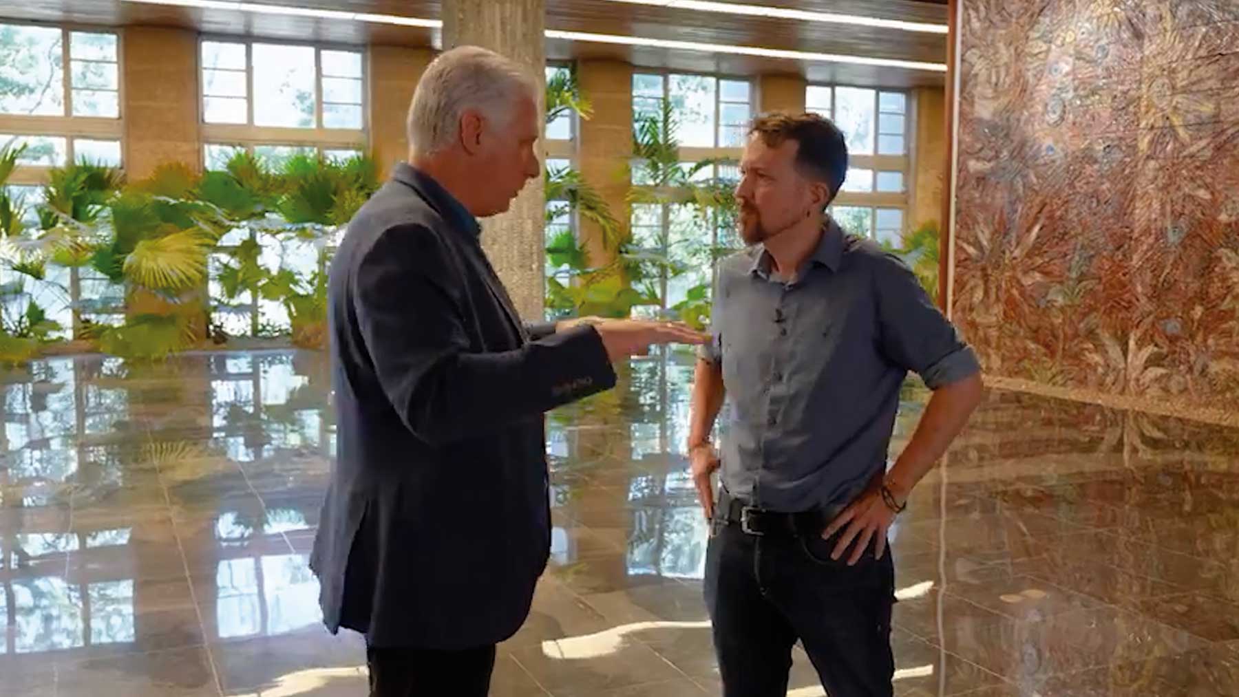 Pablo Iglesias emula a Silvio Rodríguez en su desafío armado a EEUU: Si entran, que me den mi AKM