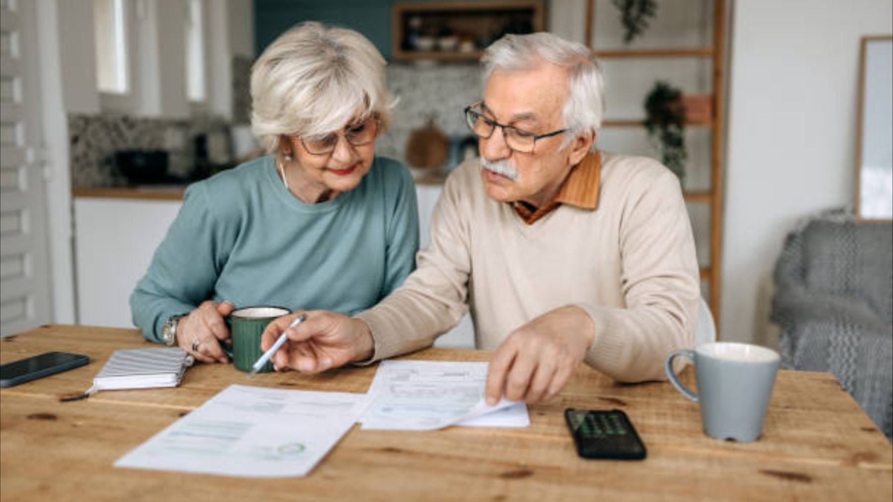 Aviso del INSS a los jubilados que están fuera de España: te puedes quedar sin pensión si no entregas esto