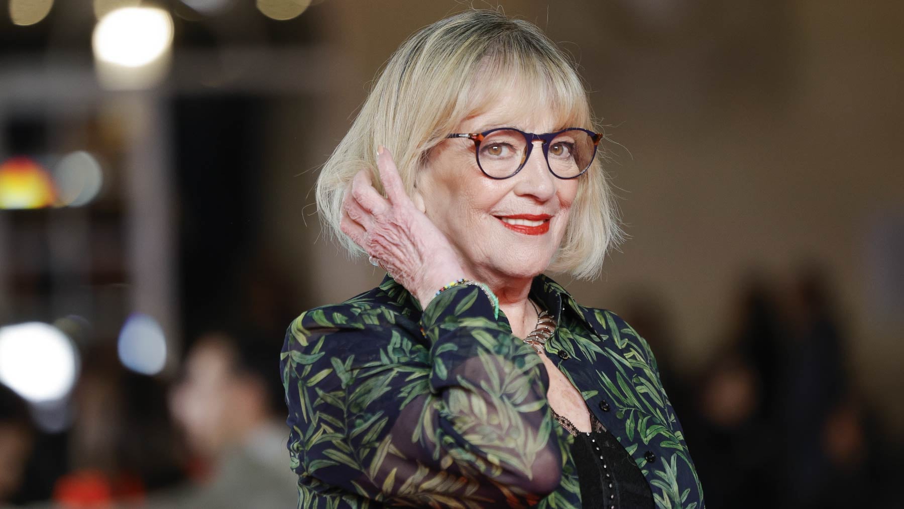 Así es el pueblo en la sierra de Madrid donde vive Carmen Maura: calles empedradas y a una hora del centro