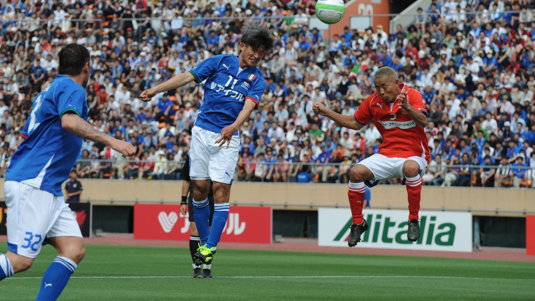 El futbolista más longevo del planeta desafía el tiempo y sigue agrandando su leyenda en Japón