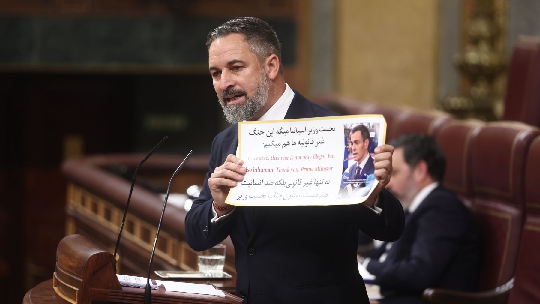 Abascal a Sánchez: A usted le gusta la guerra porque le permite tapar sus corrupciones