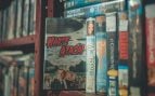 Los nostálgicos del VHS dan saltos de alegría: el videoclub de los 80 en Barcelona con miles de títulos